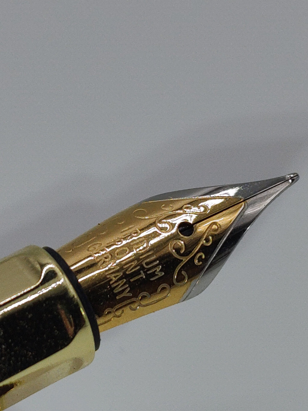 Tycoon fountain pen in red maple burl with gold and black trim