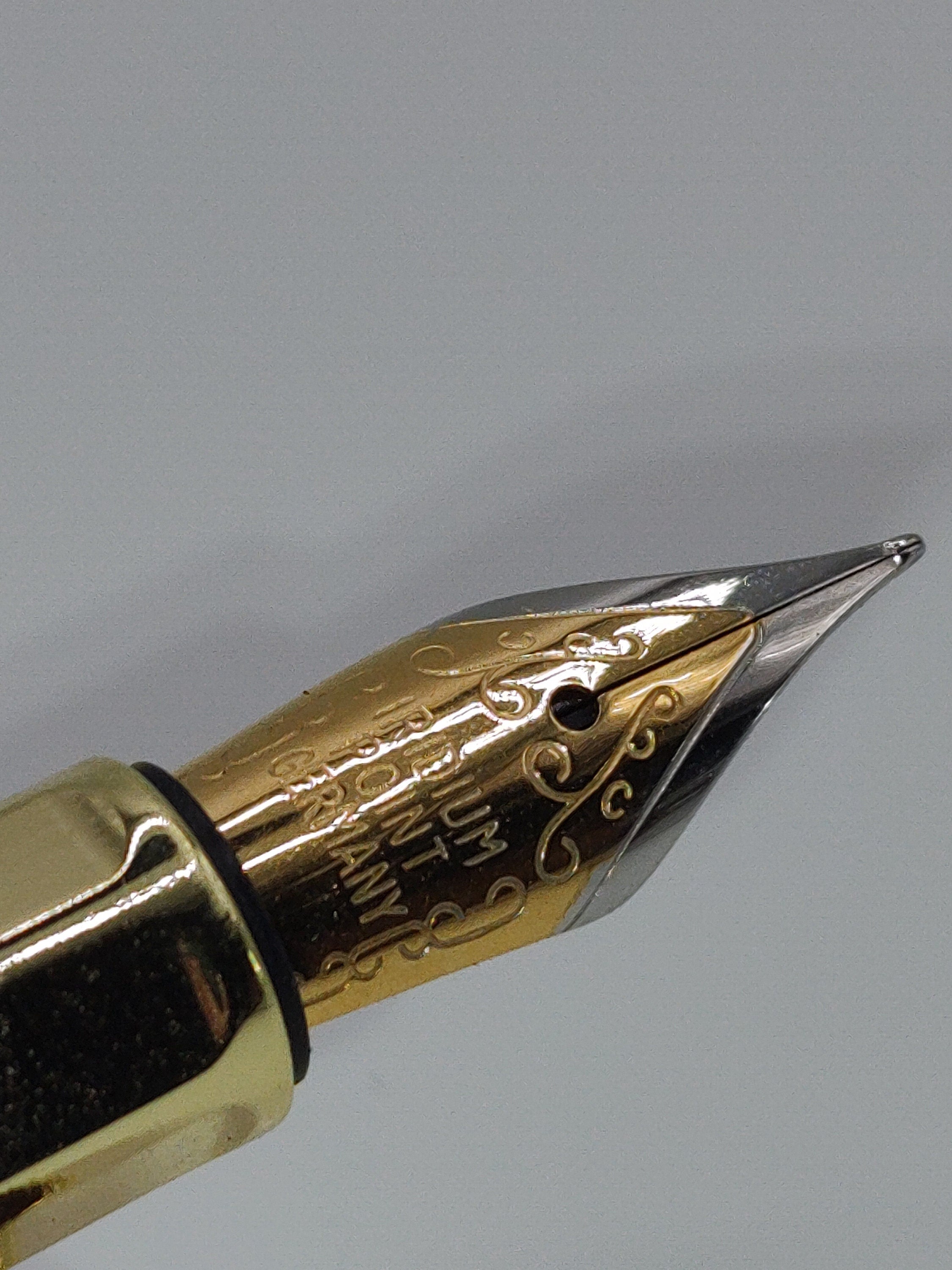 Tycoon fountain pen in red maple burl with gold and black trim