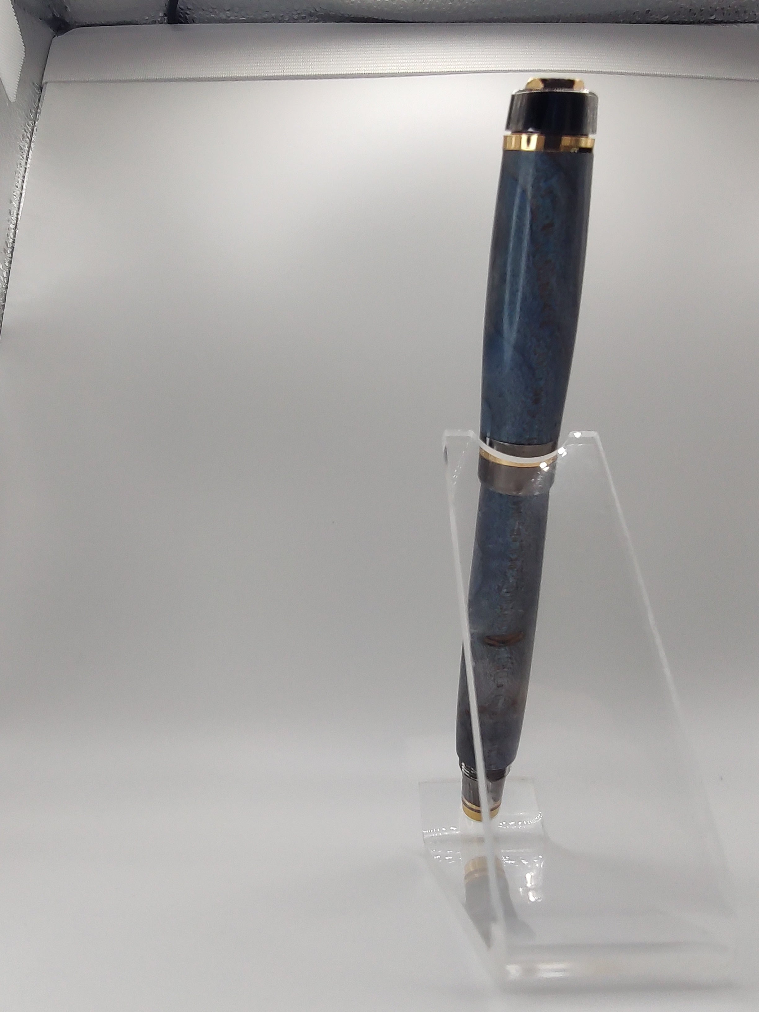 Elite II Fountain Pen, Gold nib in Lapis Blue Mable Burl
