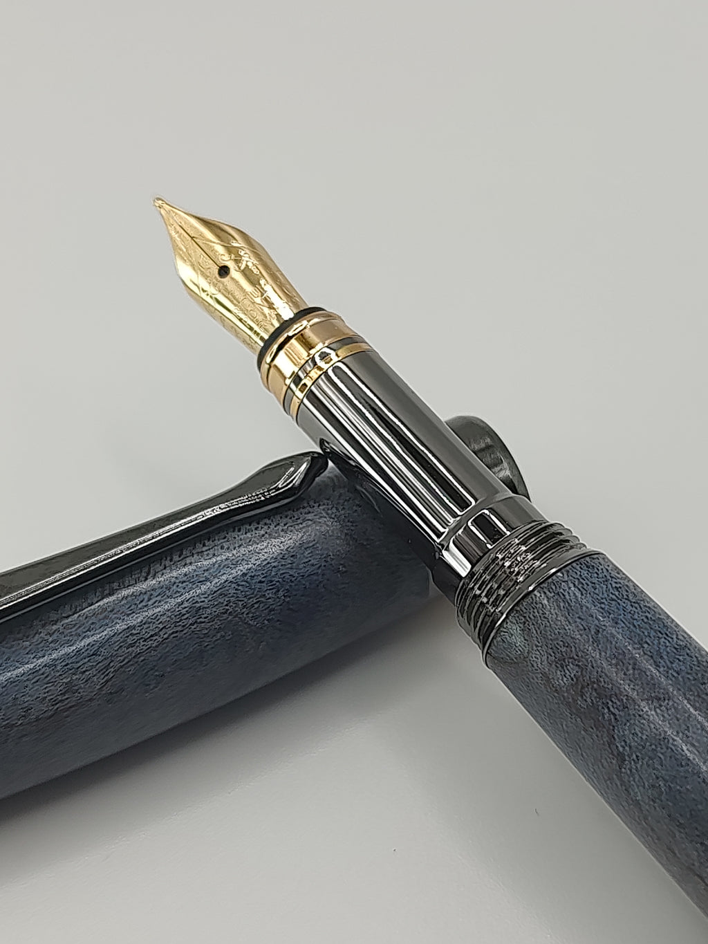 Elite II Fountain Pen, Gold nib in Lapis Blue Mable Burl